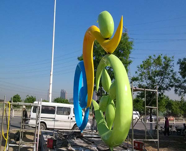 蕪湖雕塑廠家的雕塑作品在藝術(shù)創(chuàng)作中的主題構(gòu)思與創(chuàng)意方法是什么？